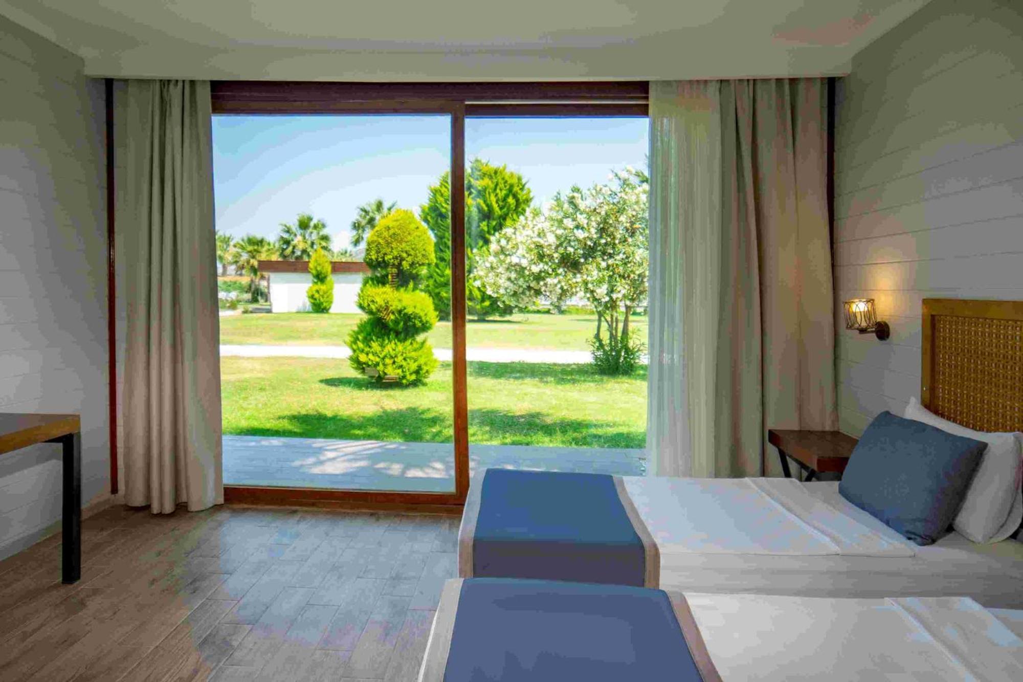 Risus Beach Resort Hotel Кушадаси Екстер'єр фото